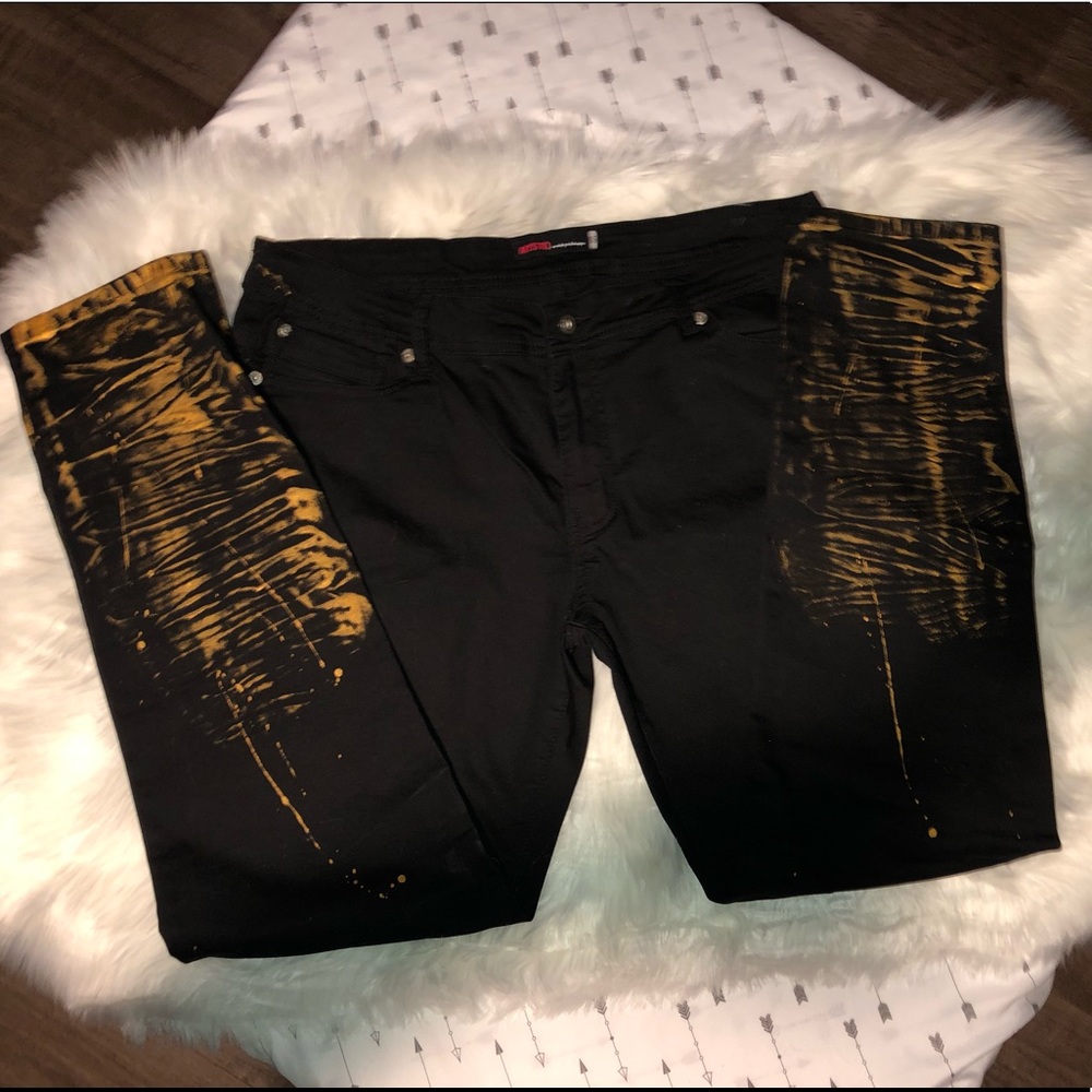 Mystiq Skinny Jeans w. Gold Paint Splatters